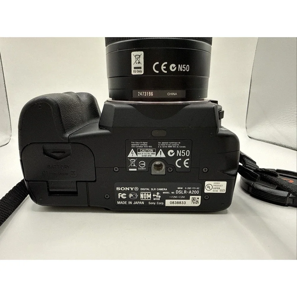 Sony‎ Alpha A200 DSLR Camera 10.2MP, Sony Lens DT 3.5-5.6/18-70 No Charger